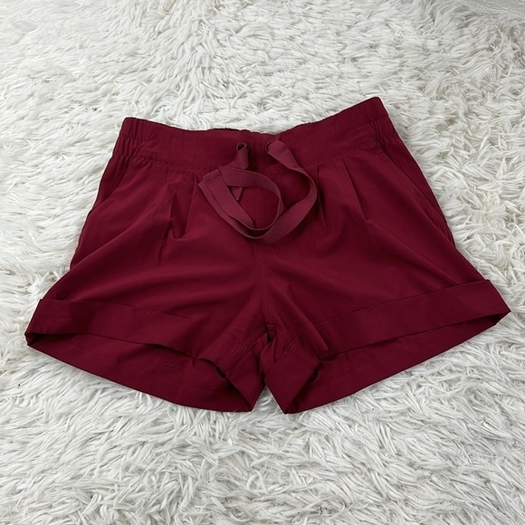 Lululemon Spring Break Away Short II Rosewood - Picture 1 of 5